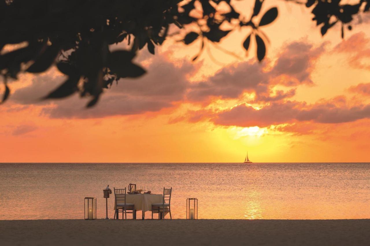 The Ritz-Carlton, Aruba Hotel Palm Beach Exterior photo