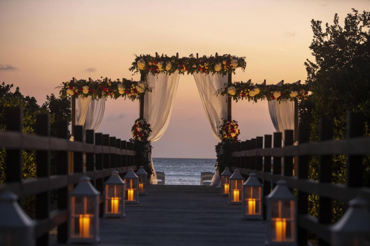 The Ritz-Carlton, Aruba Hotel Palm Beach Exterior photo