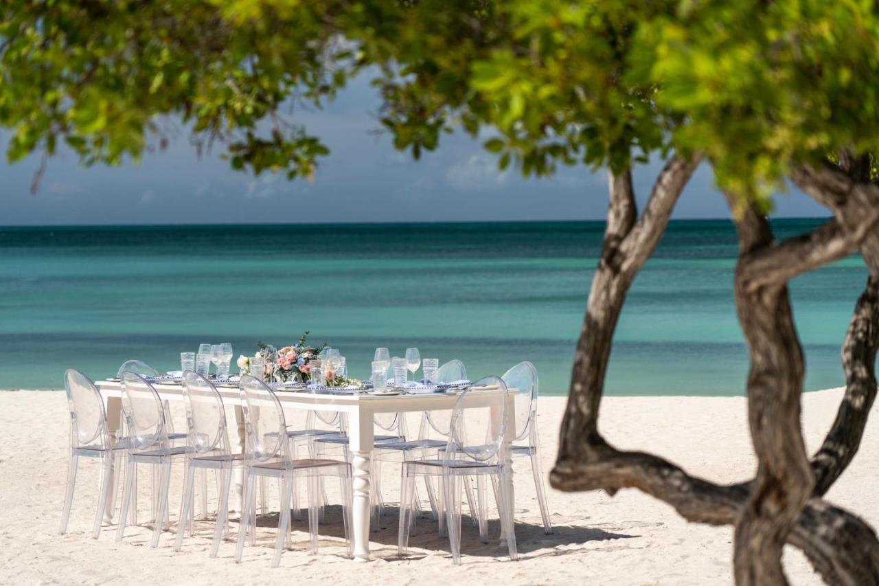 The Ritz-Carlton, Aruba Hotel Palm Beach Exterior photo