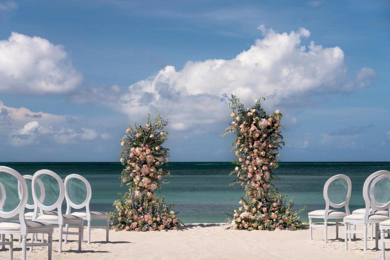 The Ritz-Carlton, Aruba Hotel Palm Beach Exterior photo