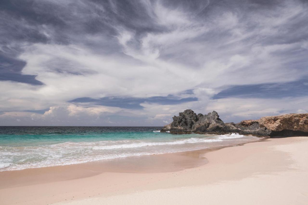 The Ritz-Carlton, Aruba Hotel Palm Beach Exterior photo